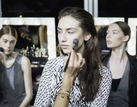 Women’s fashion and beauty mistakes according to gurus