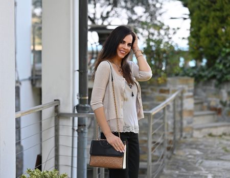 Style of the day: simple with lace