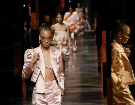 How to wear the 1970 glam trend