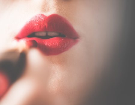 How to wear red lipstick in autumn