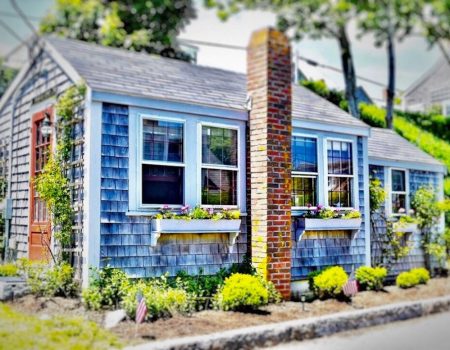 Furnishing a Cottage by the Sea: Drawing Inspiration from Nantucket Island